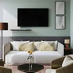 Je 4* Roma